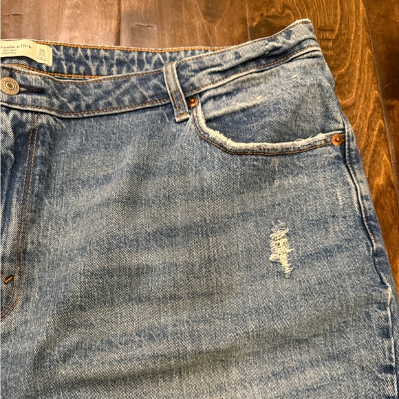 Abercrombie & Fitch The Mom High Rise Curve Love Distressed Jeans size 22 Short - Picture 4 of 11